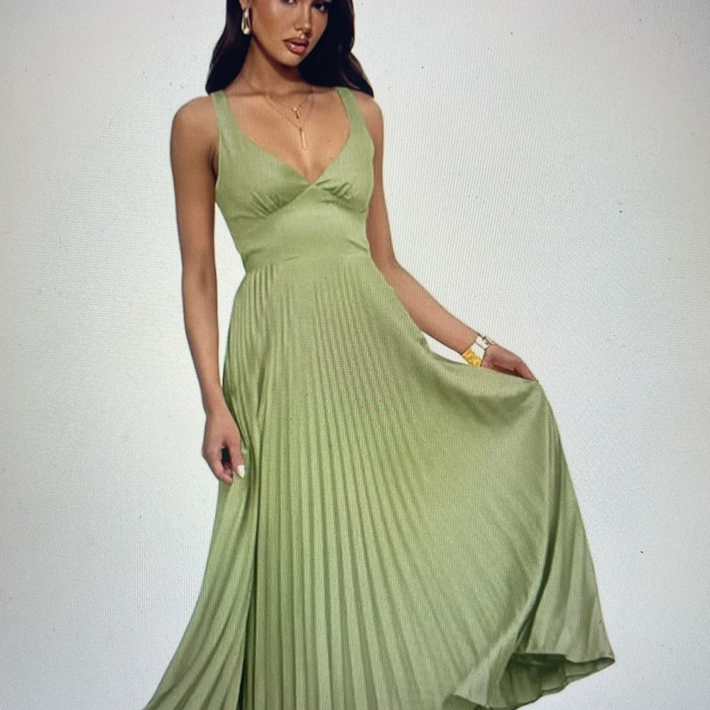 Elegant Green Pleated Dress